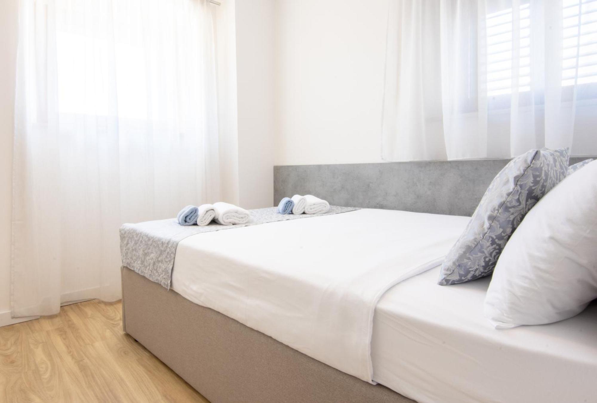 Bed & Breakfast Portun In The Center Baska Voda Bagian luar foto