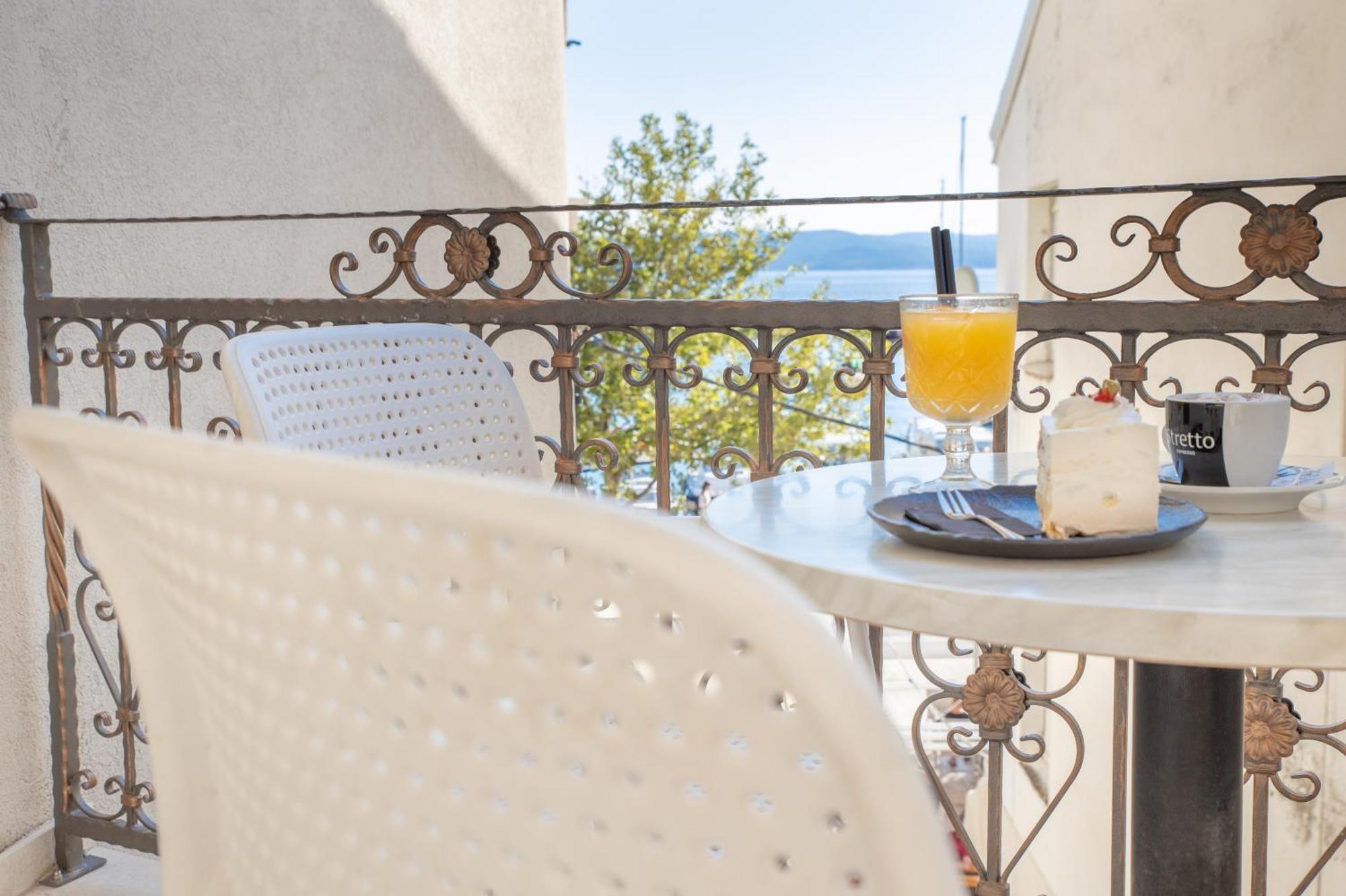 Bed & Breakfast Portun In The Center Baska Voda Bagian luar foto