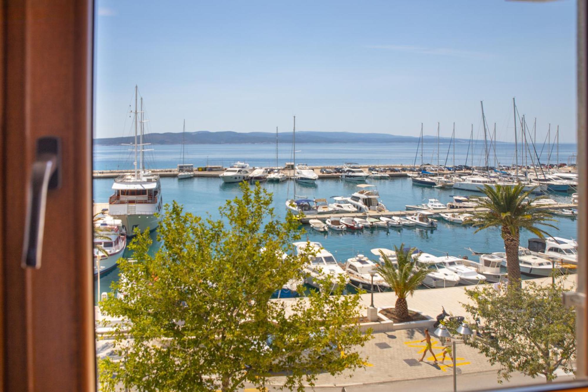 Bed & Breakfast Portun In The Center Baska Voda Bagian luar foto