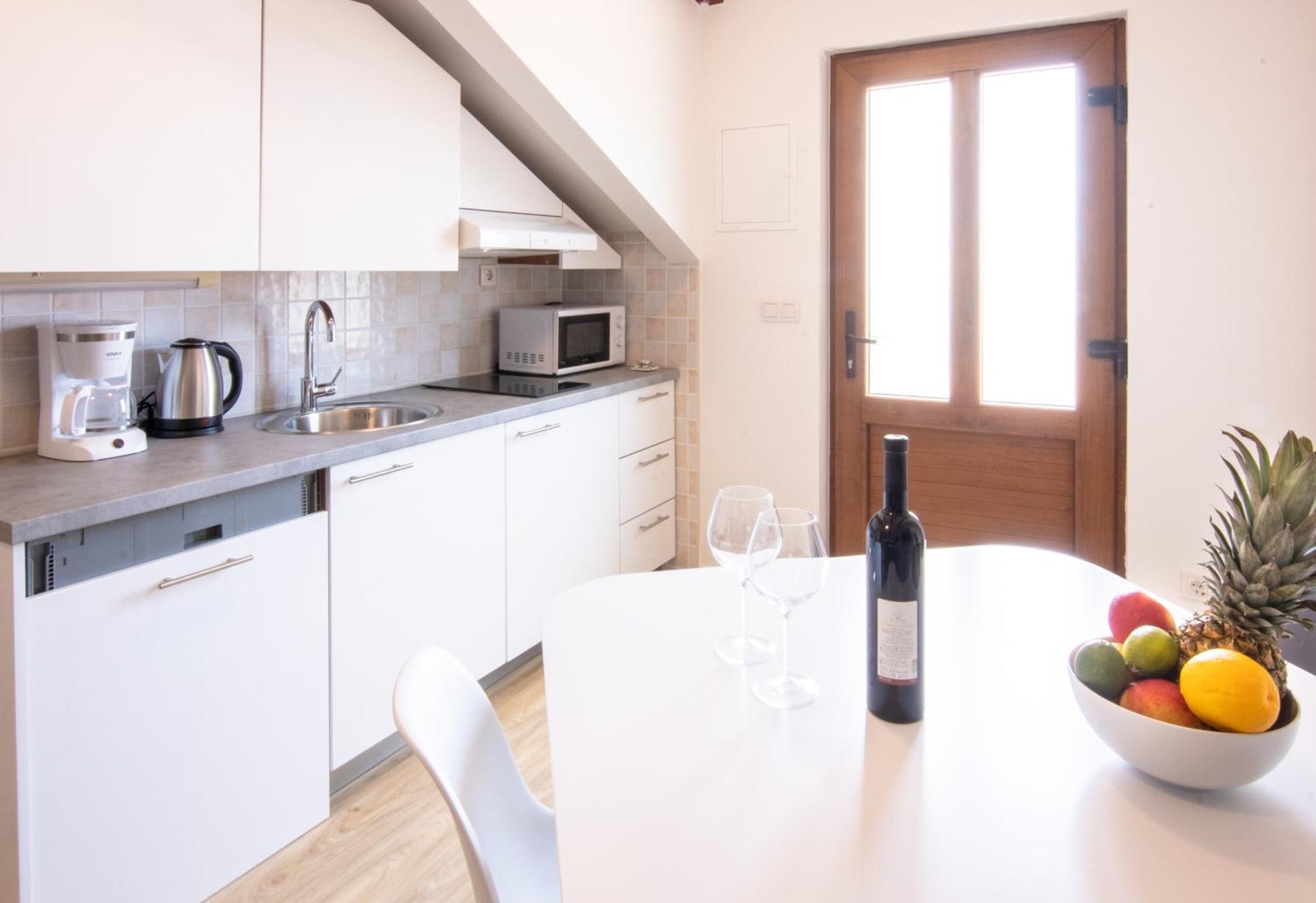 Bed & Breakfast Portun In The Center Baska Voda Bagian luar foto