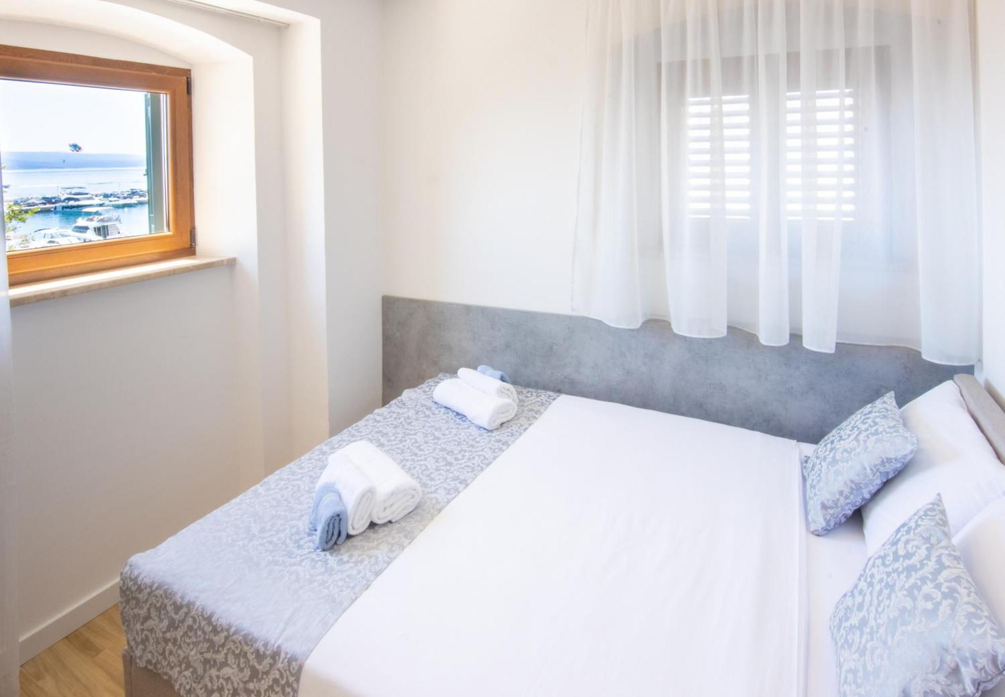 Bed & Breakfast Portun In The Center Baska Voda Bagian luar foto