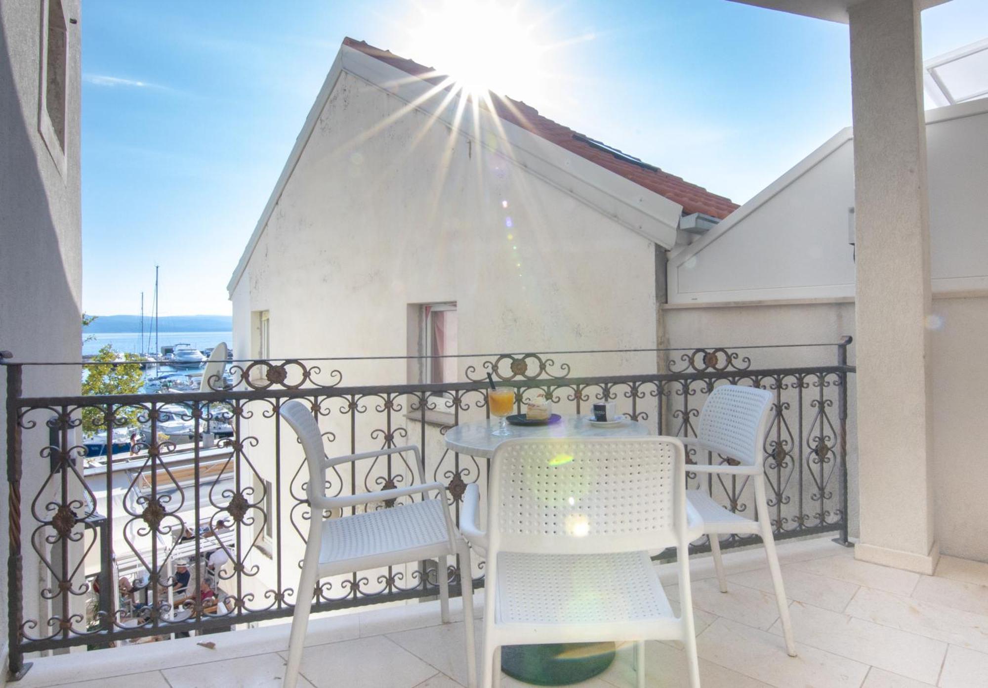 Bed & Breakfast Portun In The Center Baska Voda Bagian luar foto