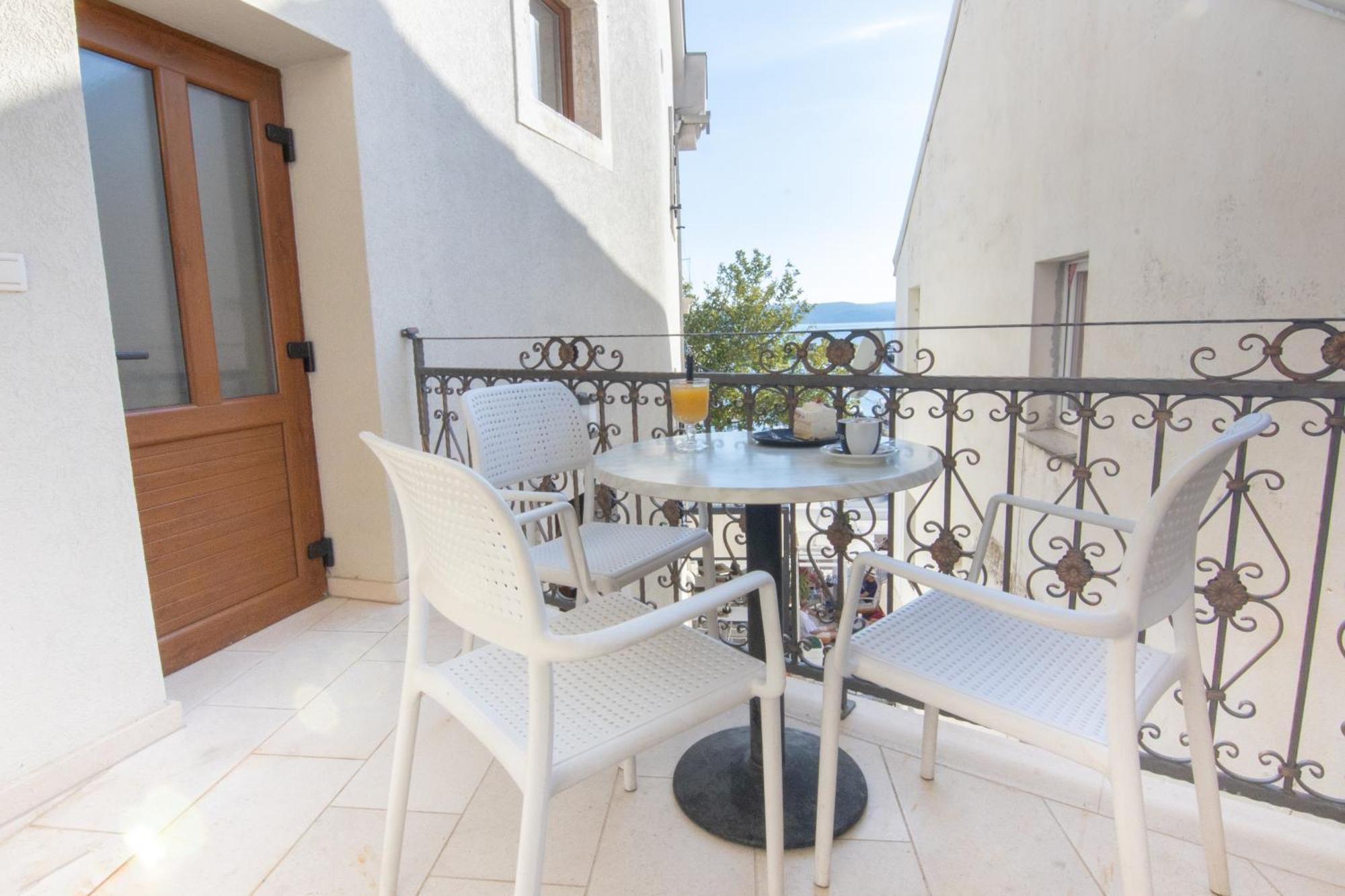 Bed & Breakfast Portun In The Center Baska Voda Bagian luar foto