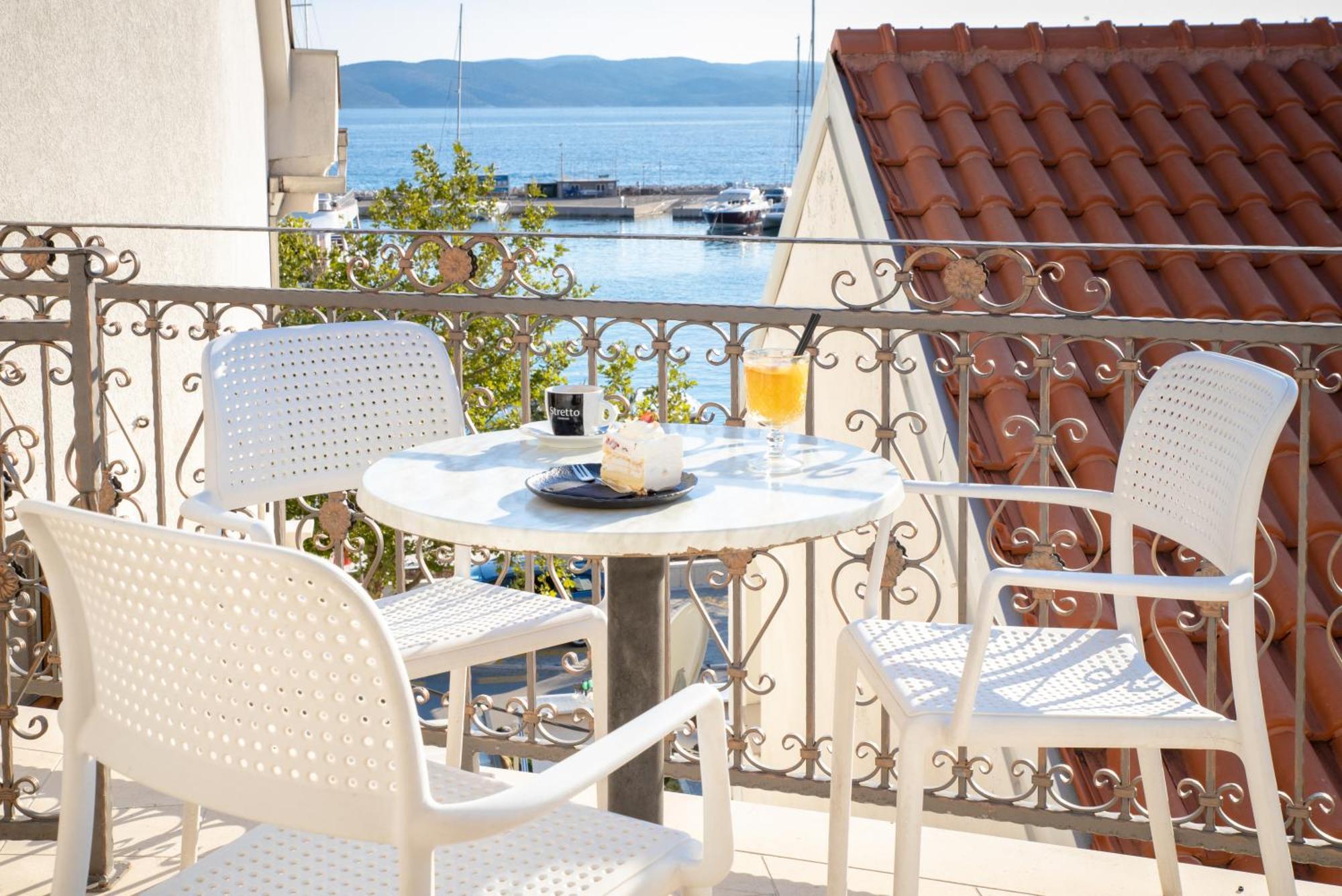 Bed & Breakfast Portun In The Center Baska Voda Bagian luar foto