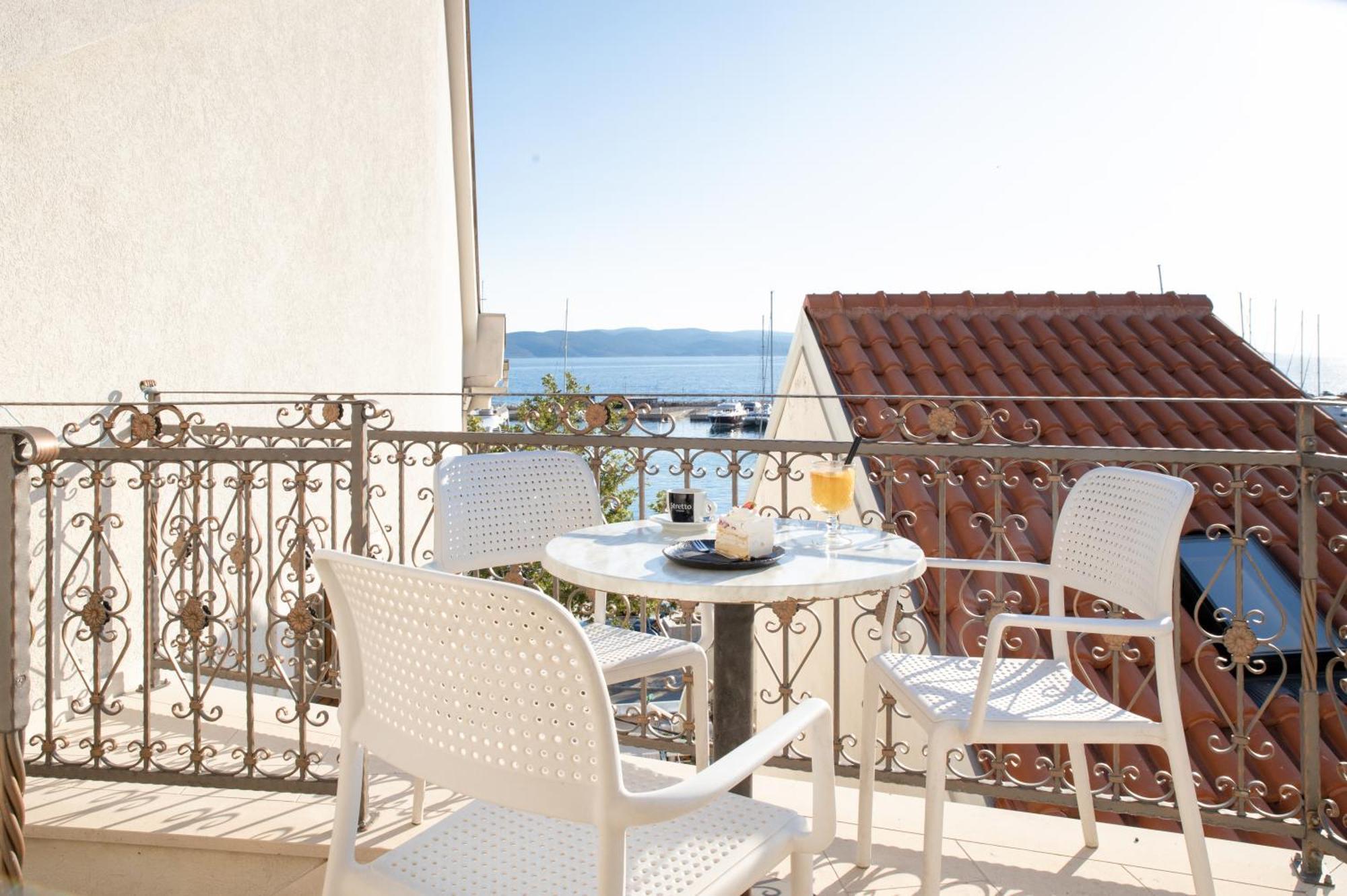 Bed & Breakfast Portun In The Center Baska Voda Bagian luar foto