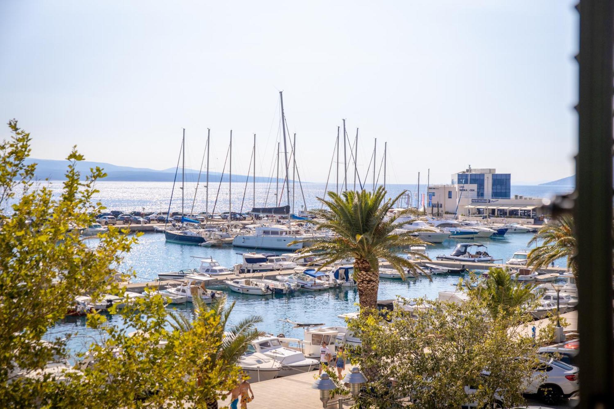 Bed & Breakfast Portun In The Center Baska Voda Bagian luar foto